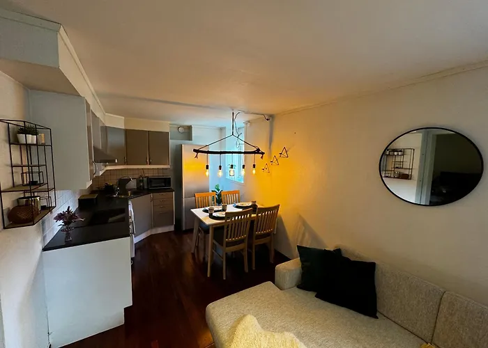 Central, 2 Bedroom, Free Parking